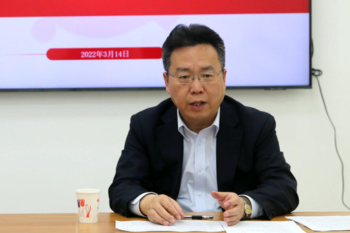校党委副书记甘志华调研指导离退休工作
