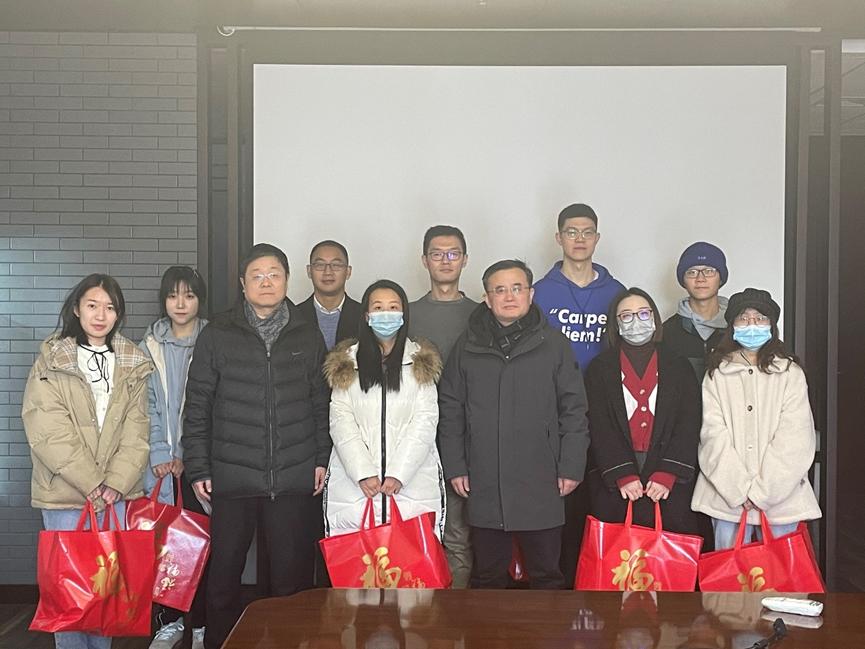 王峰副校长看望冬奥会志愿者和来华留学生