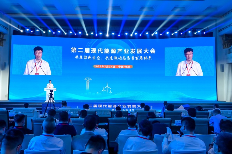 张立群副校长带队参加现代能源产业发展大会